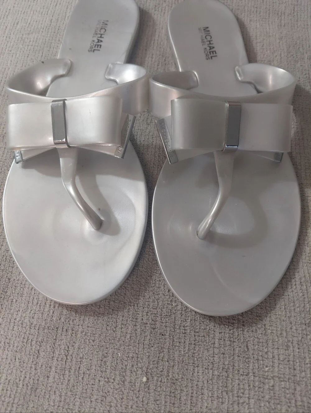 Michael Kors Metallic Silver Bow Jelly Sandals Size 7